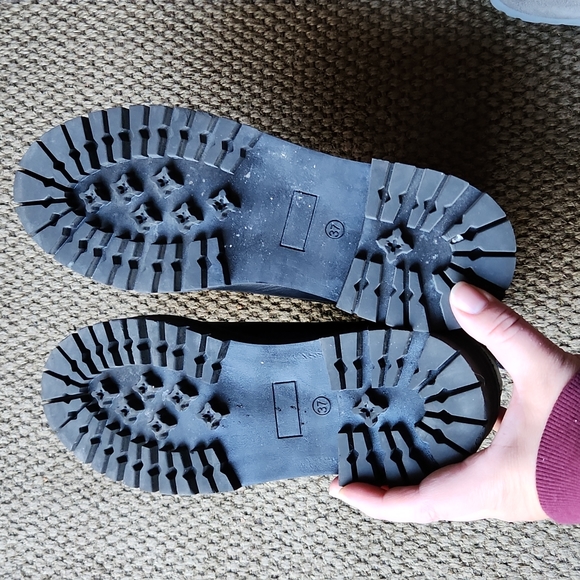 Chelsea Boots - Picture 5 of 9